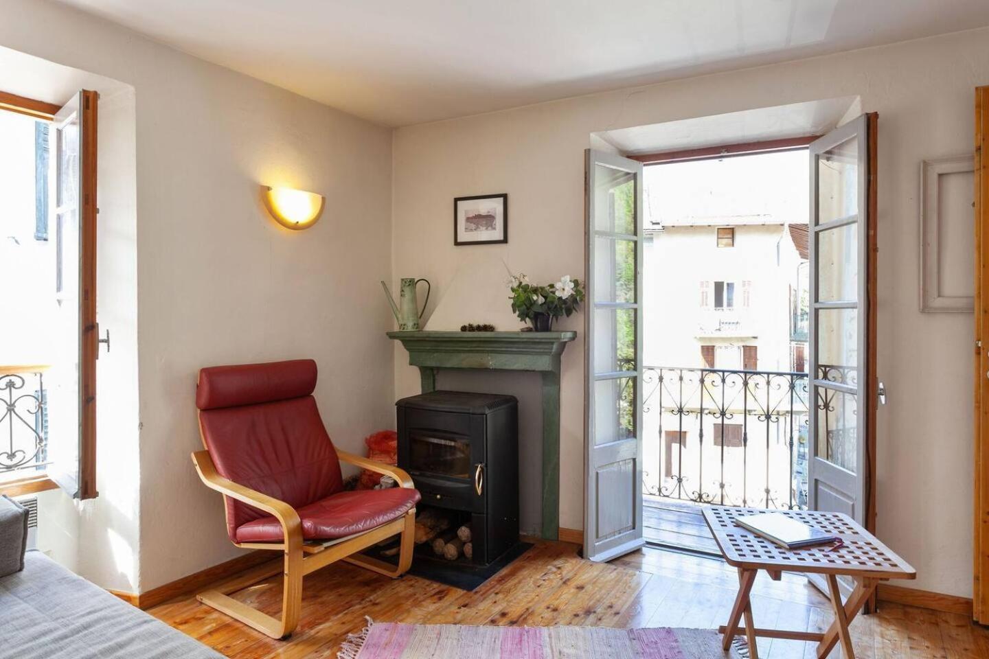 Sunny 1-Bed Apartment In Lovely Mountain Village La Brigue Exterior photo