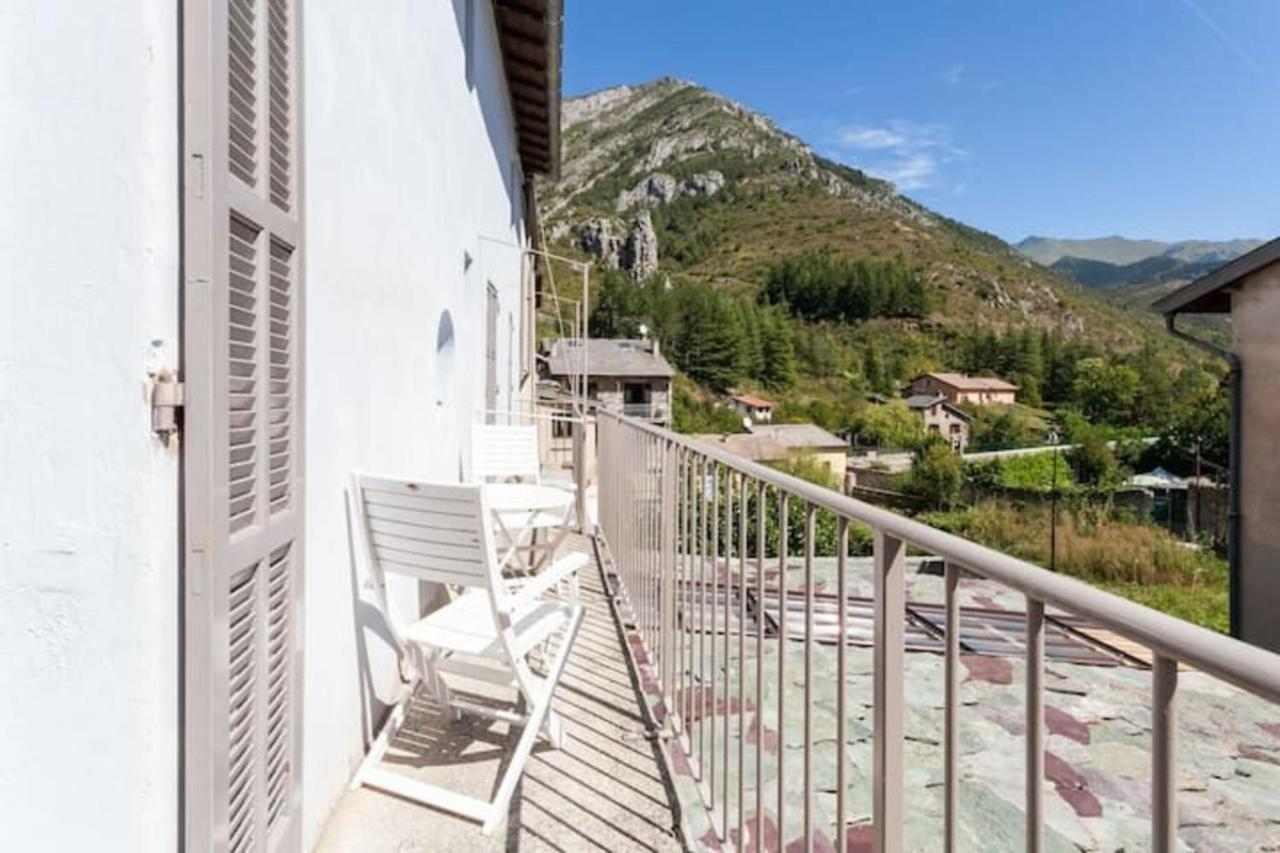 Sunny 1-Bed Apartment In Lovely Mountain Village La Brigue Exterior photo
